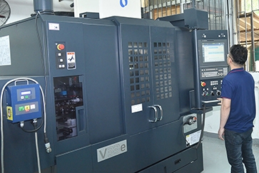 Imported from Japan - Makino V33E CNC precision machining